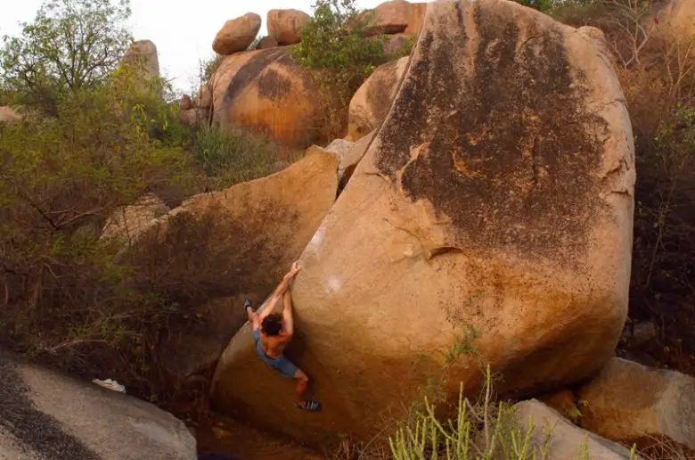 Escalade sur The Diamond 8a bloc Hampi en Inde