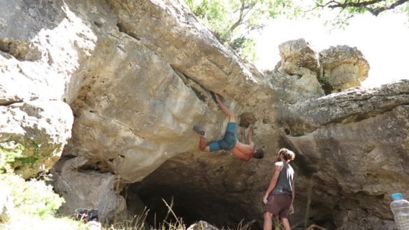 Alexandre Colondes dans le 7a bloc à la Blaquererie, secteur bout du monde