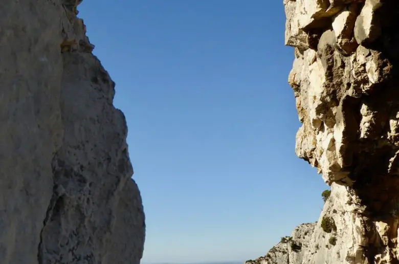 Marion au rocher des Deux Trous au Mont Gaussier, sortie trail et escalade