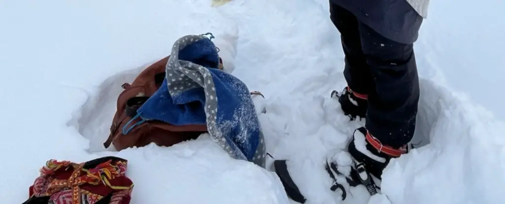 sangle pour attacher à la cheville pour eviter à la neige de rentrer dans les chaussures