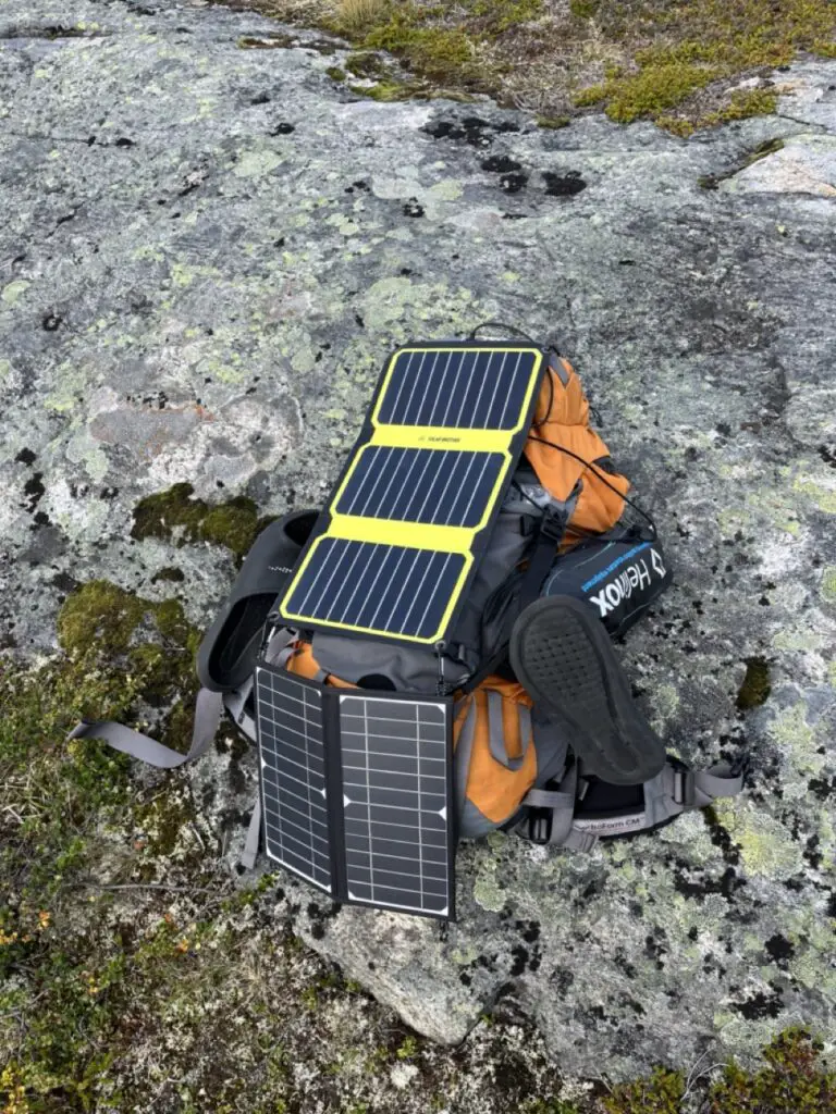 Kit panneau solaire et batterie pour voyage en van en Islande