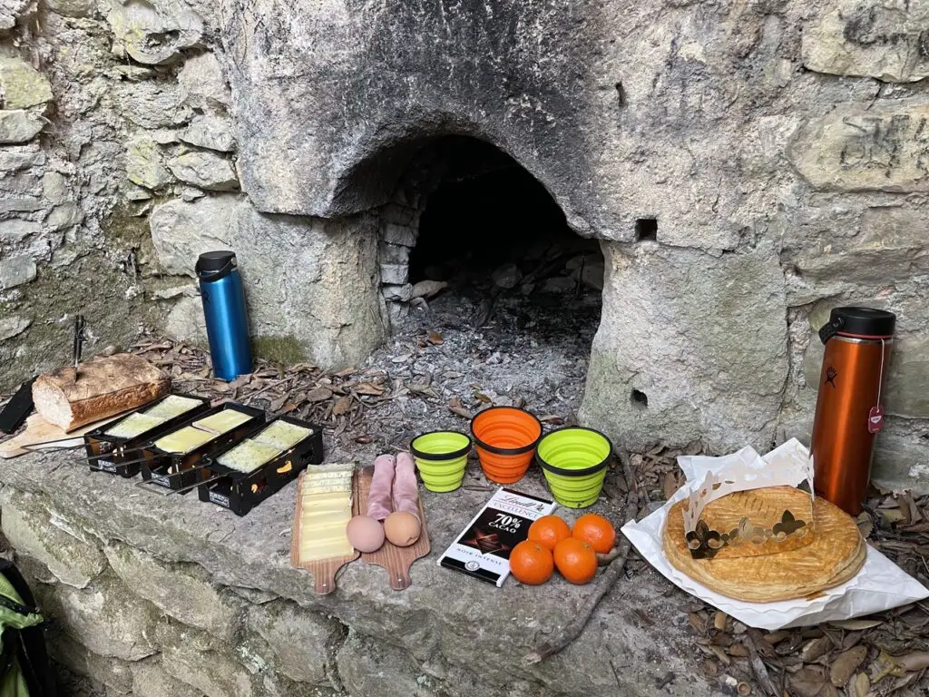 Pique-nique de luxe avec raclette et galette des rois