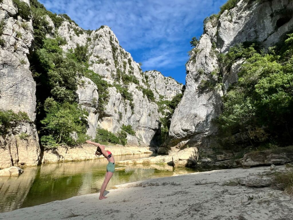 cours de yoga en nature avec christèle de harmonyogas