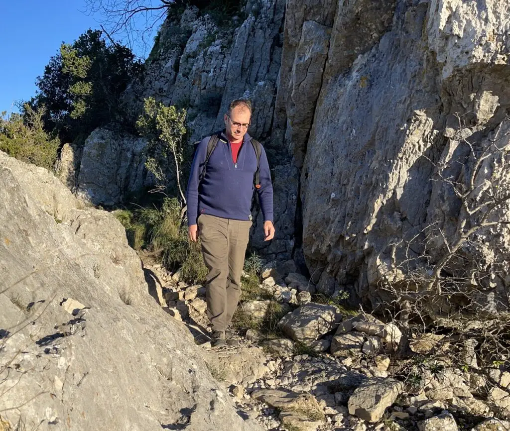 randonnée avec des vêtements outdoor 100% en mérinos d'arles