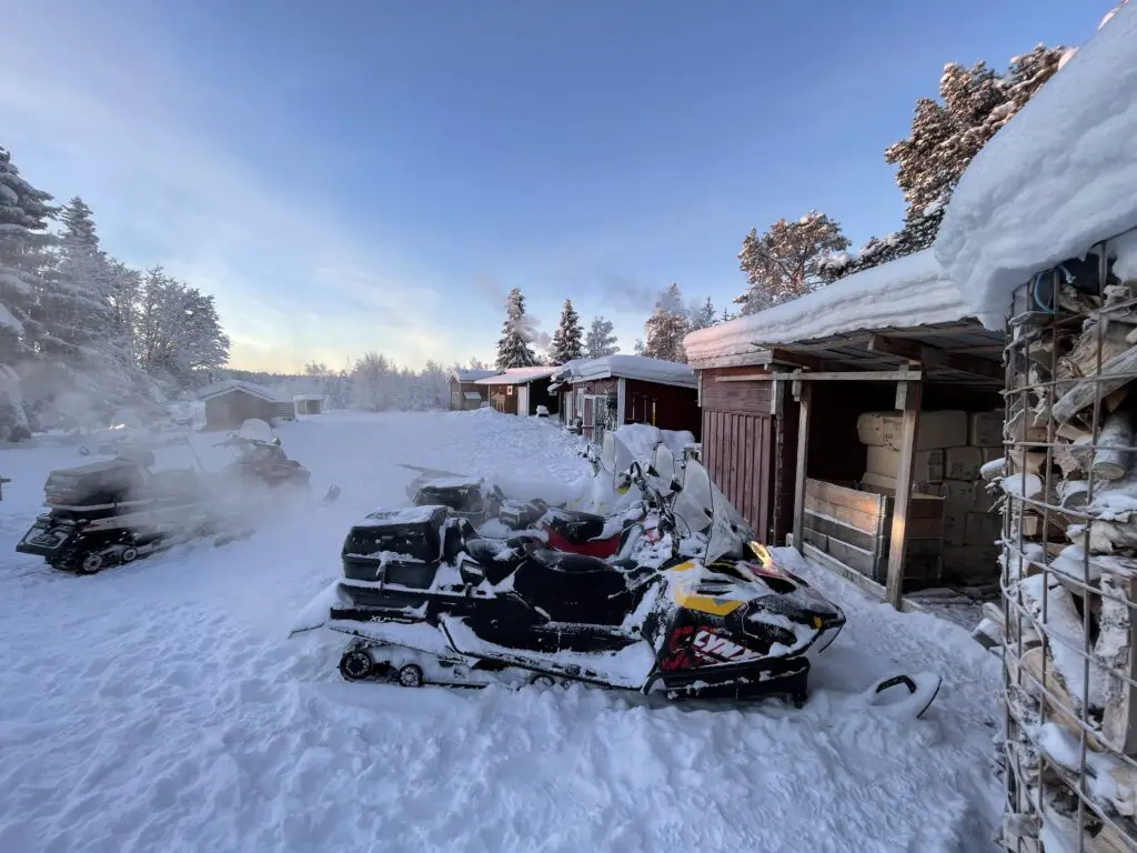 balade en motoneige en laponie suédoise pres de kiruna