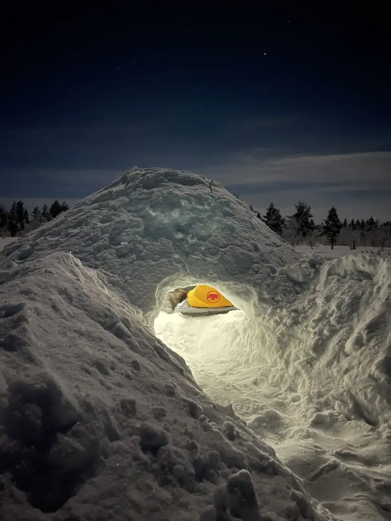 Nuit dans un igloo en laponie suédoise