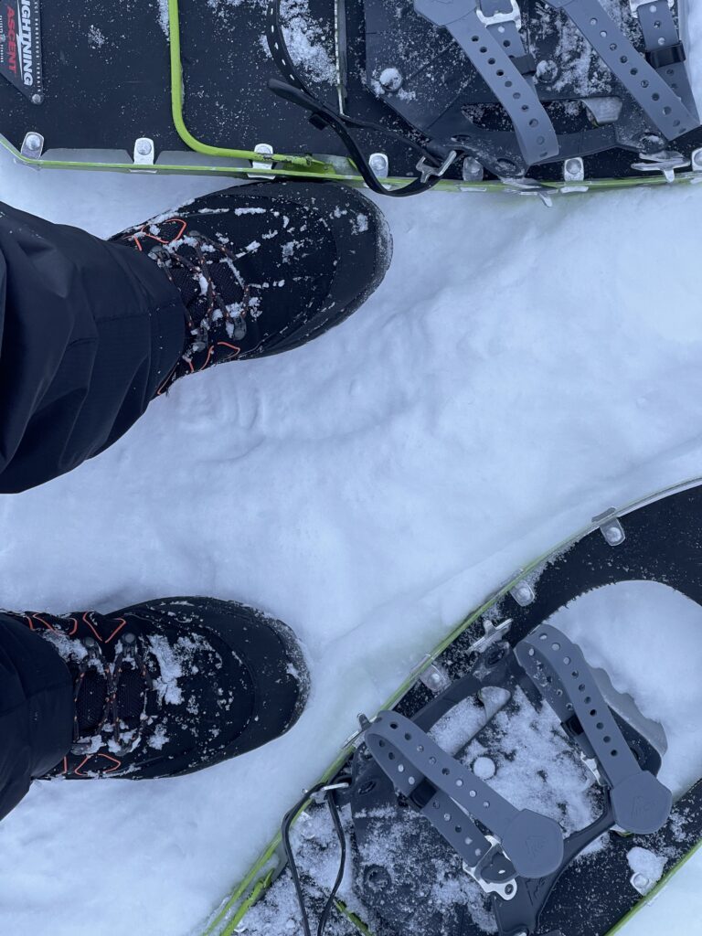 raquette à neige avec les bottes d'hiver Helly Hansen Bergheim Hellytech®