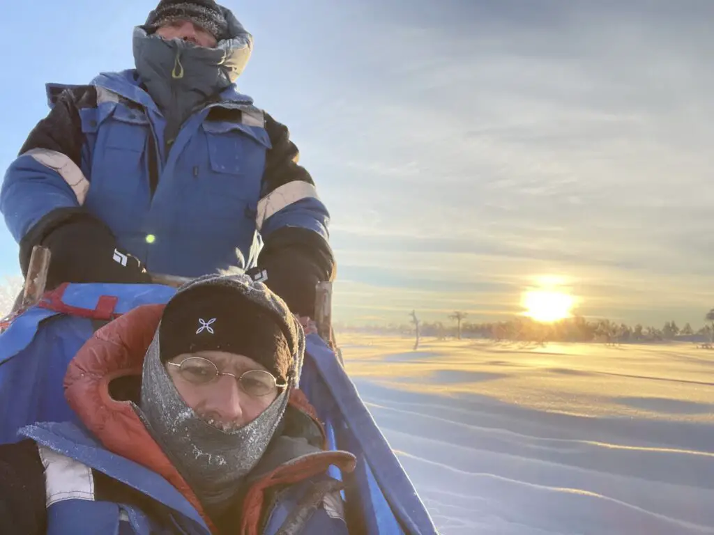 sortie chien de traineau avec kiruna h usky en laponie près de kiruna