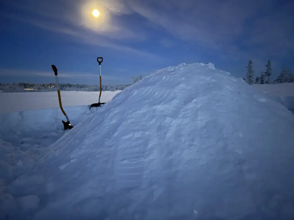 butte de neige pour notre igloo