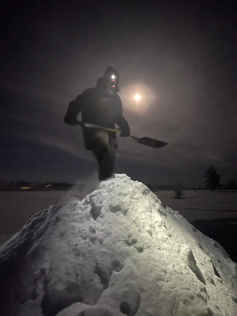 en haut de la montagne de neige