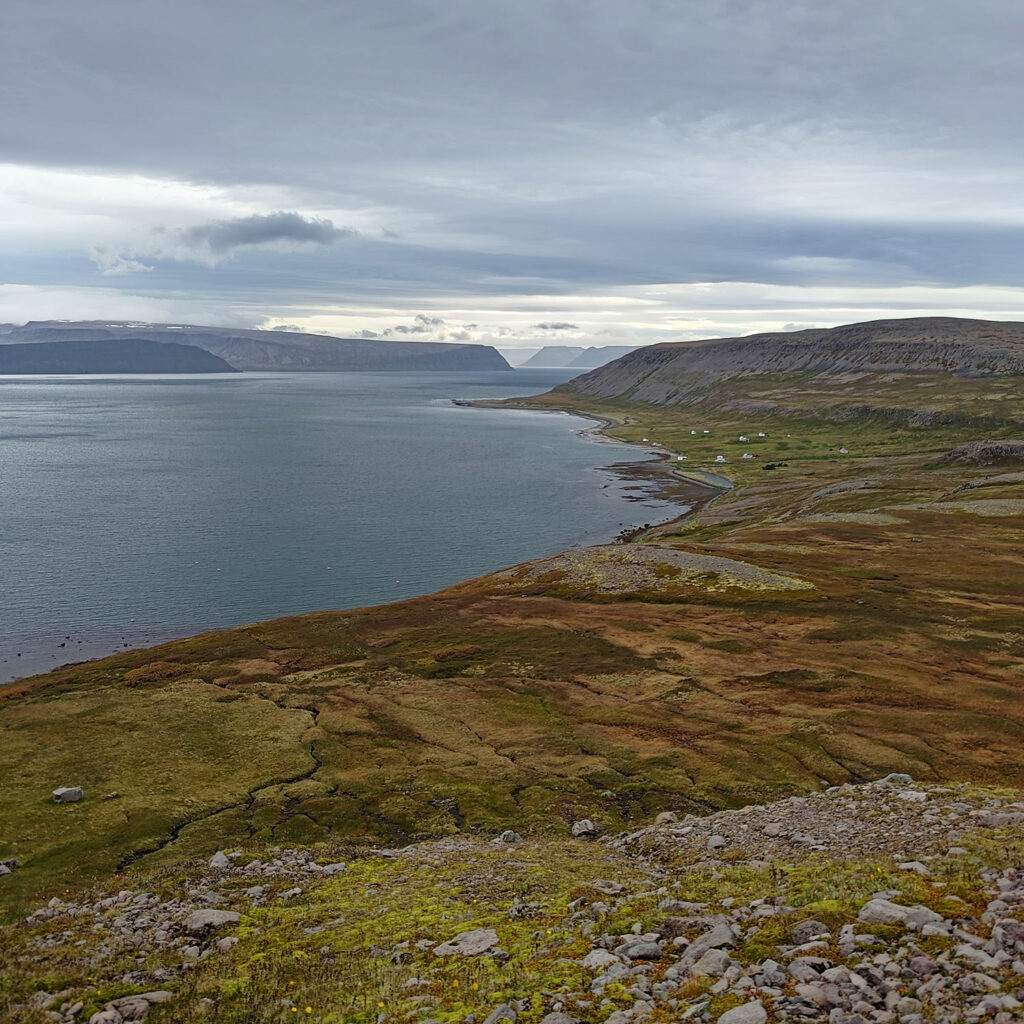 Le village de Hesteyri depuis le plateau, fin de notre trek à Hornstrandir