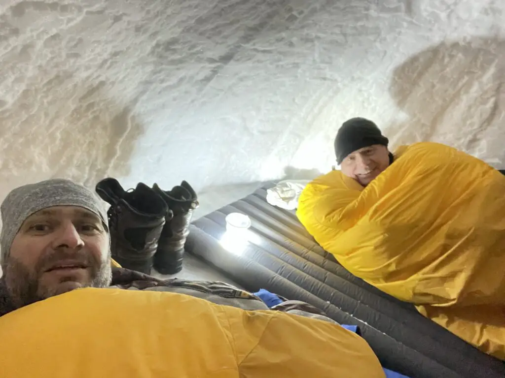 nuit dans un igloo à kiruna en laponie suédoise