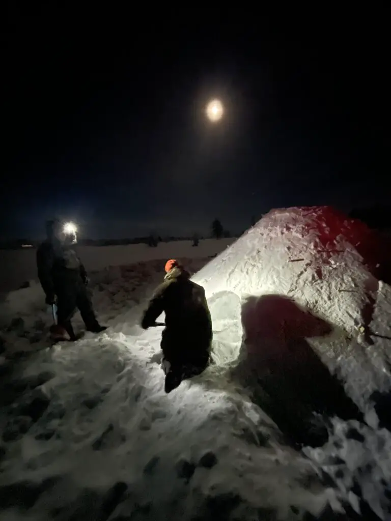 ouverture de la porte d'entrée de notre igloo