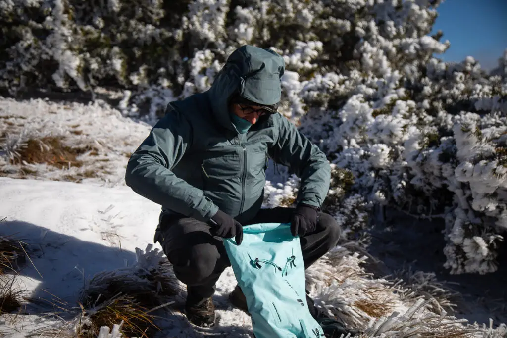 Randonnée dans la neige au Mont Aigoual avec sac vertrail 16 deuter