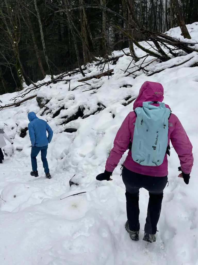 randonnée dans la neige dans le massif de belledonne