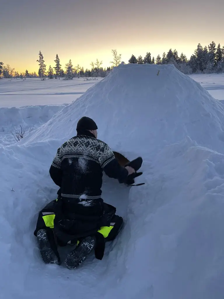 sortie de l'igloo au petit matin