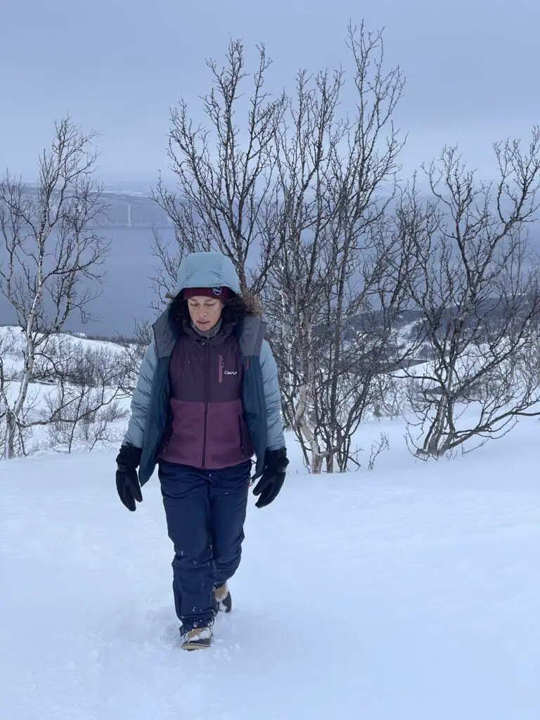 balade dans la neige au dessus de Narvik en Norvège