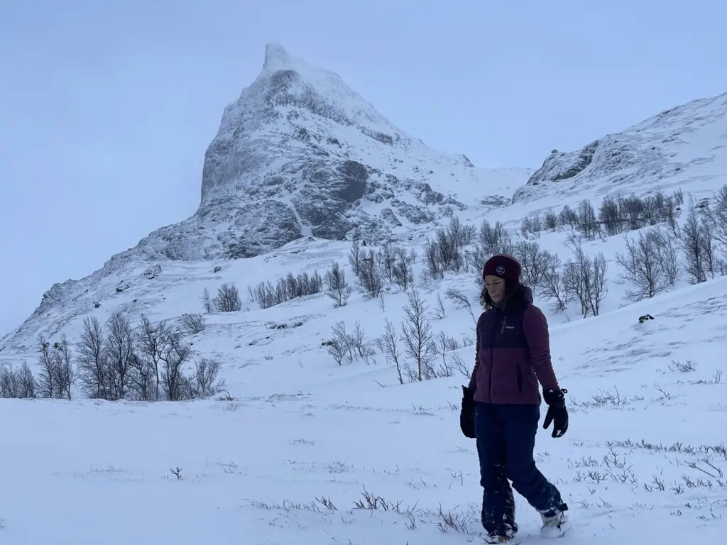 Randonnée dans la neige au dessus de Narvik en Norvège