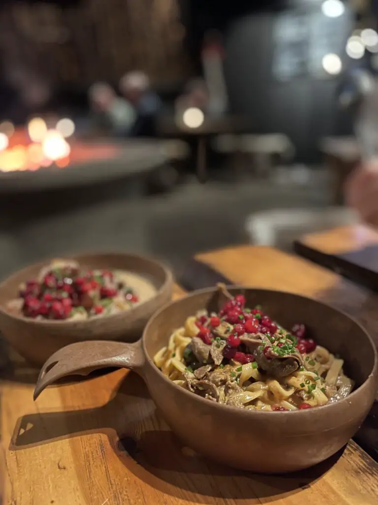 Un Délicieux repas au chaud au musé Sami de Jukkasjärvi