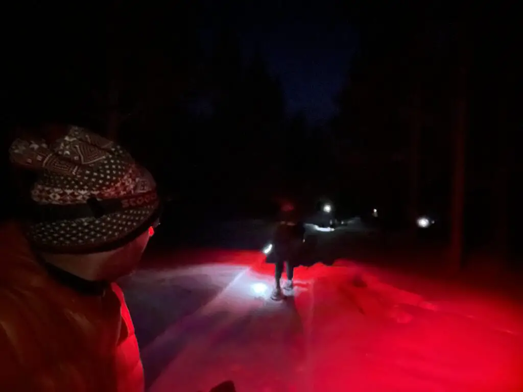 raquettes à neige de nuit en laponie suédoise