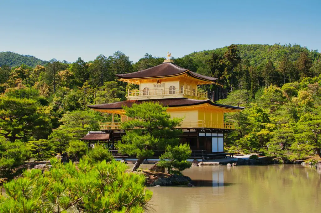 Le temple du Pavillon d'or, ou Kinkaku-ji, à Kyoto