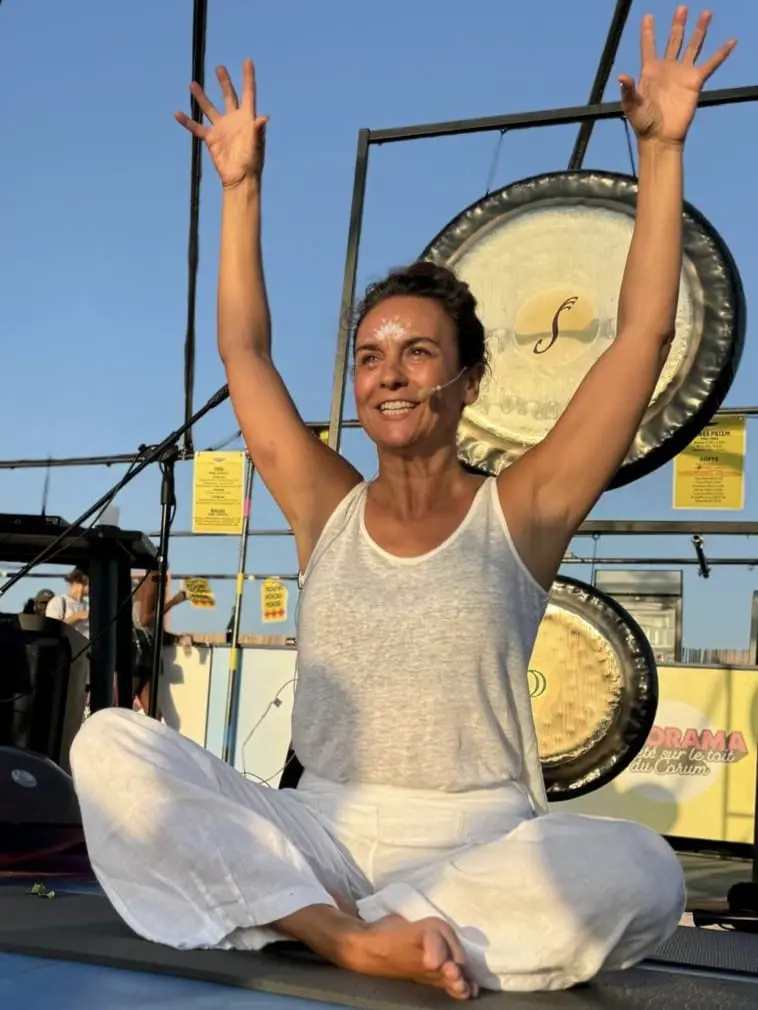 Montse HERNANDEZ GONZALEZ enseignante Yoga Kundalini