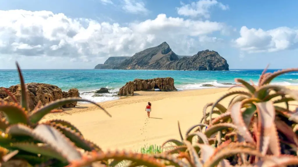 plage dorée de Porto Santo à Madère 